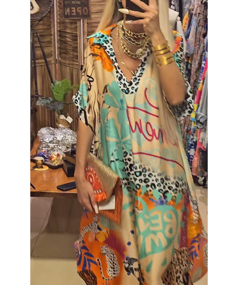 Farverig patchworkkjole med leopardmotiv og delvist leopardprint