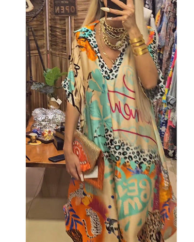 Farverig patchworkkjole med leopardmotiv og delvist leopardprint